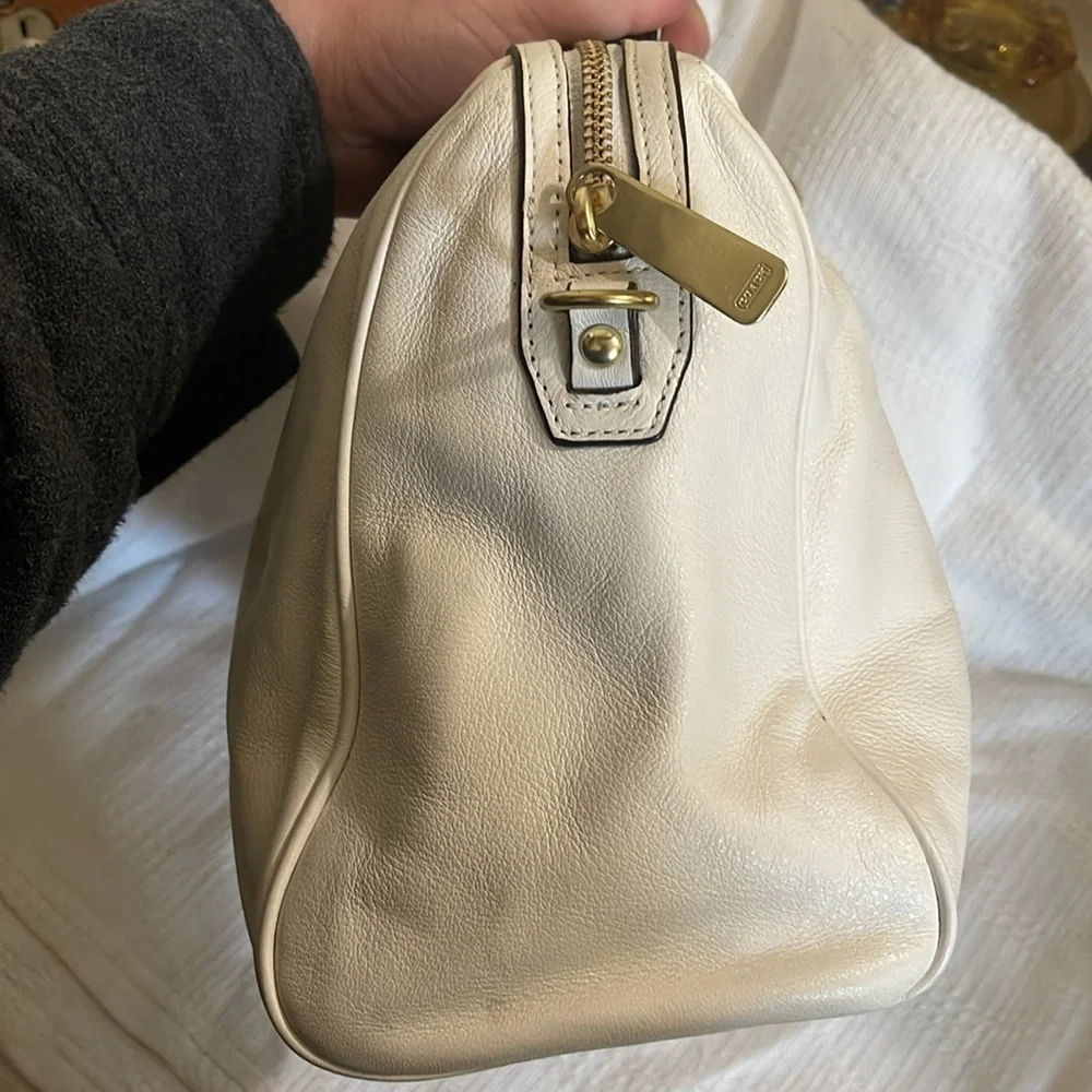 COACH- Taylor leather satchel in Ivory - F25296- GUC